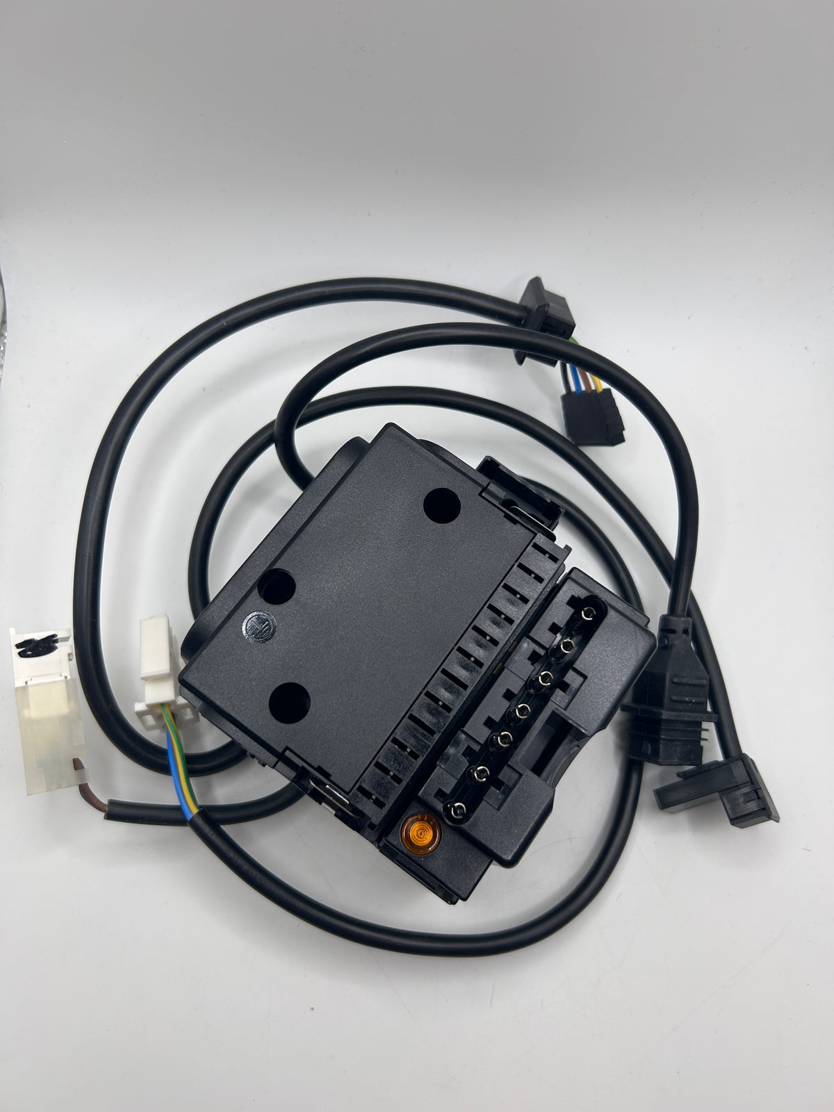 Viessmann 7823567 Steckerkonsole AGC 24 131V -